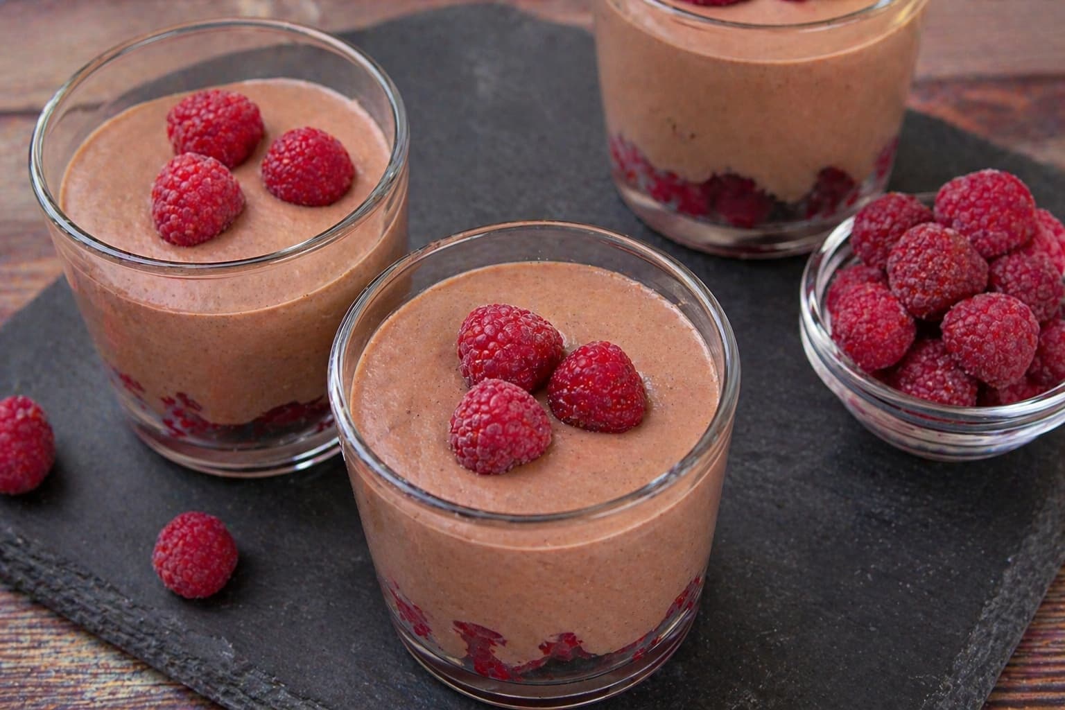 Низкокалорийный десерт – шоколадный мусс с цикорием и малиной