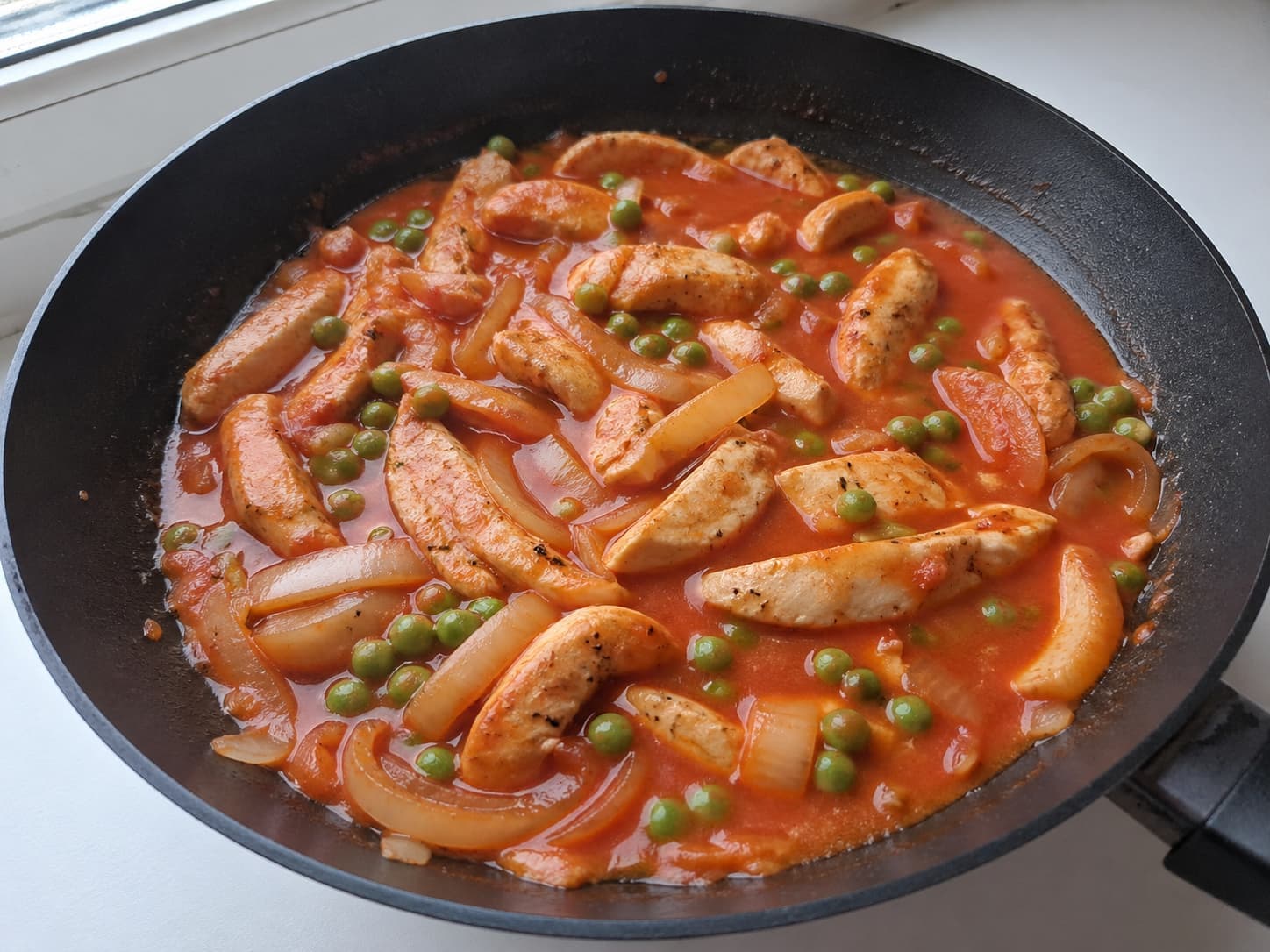 Куриное филе в томатном соусе