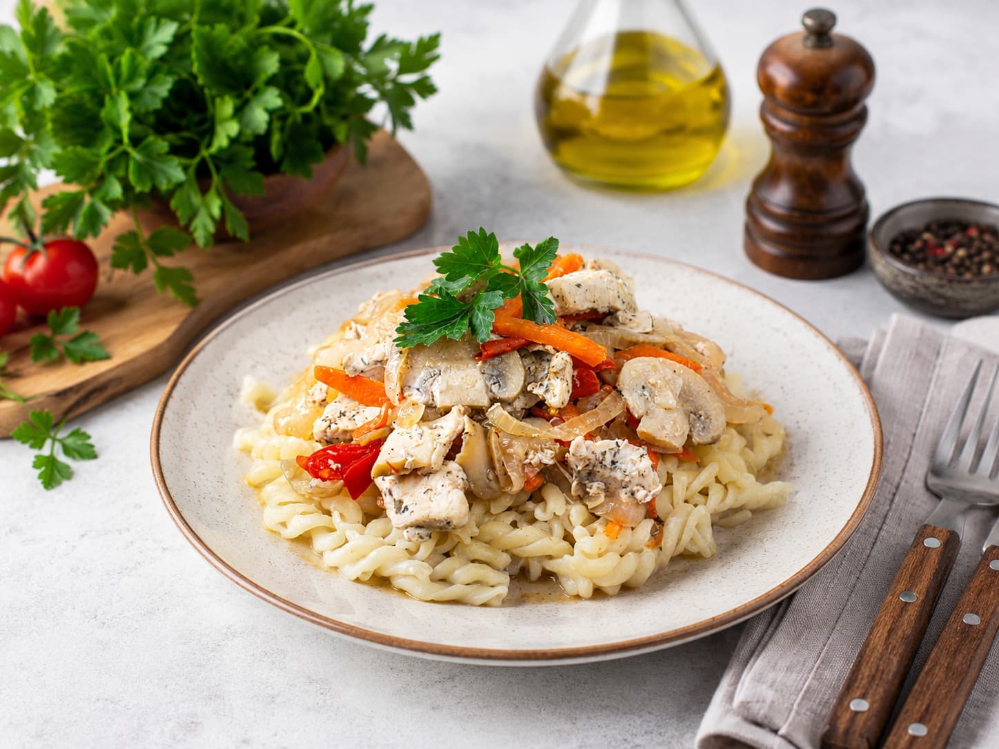Куриное филе с овощами и грибами в пакете